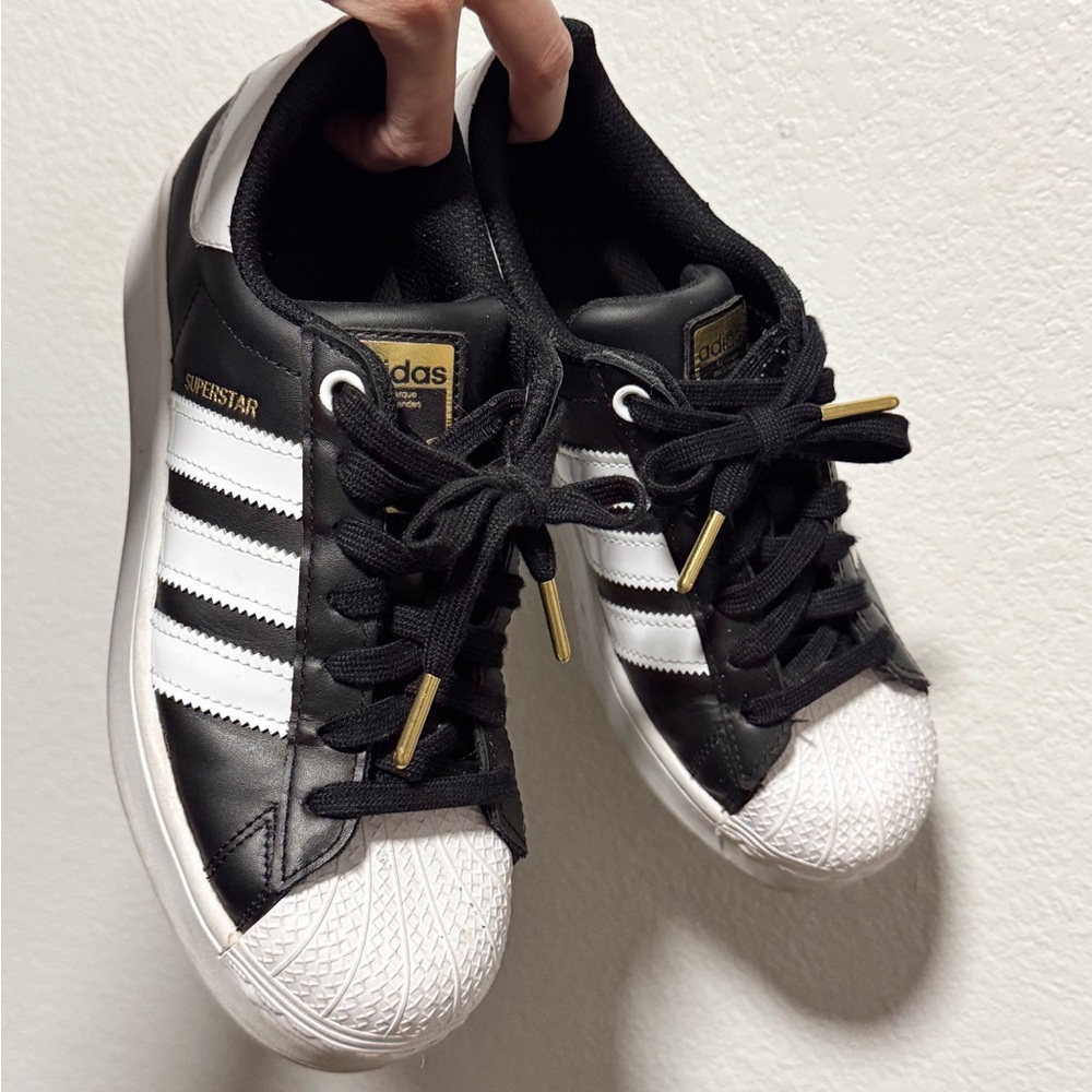Adidas Superstar |6.5 | platform | b&w